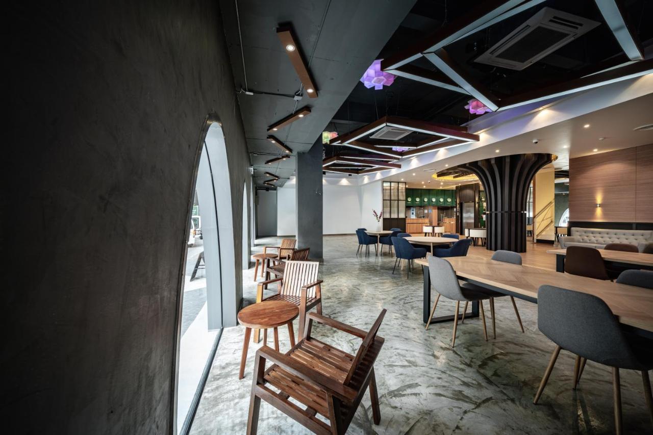 Vix Bangkok At Victory Monument Hotell Exteriör bild